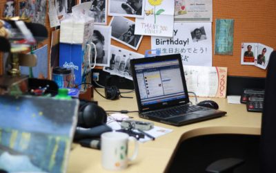 Clutter-free your office desk! Start your day on clean slate every day.